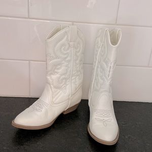 Like New - Tucker + Tate Boots